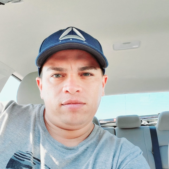 Profile Picture of Manuel Cadavid (@manuelcadavid) on Poshmark