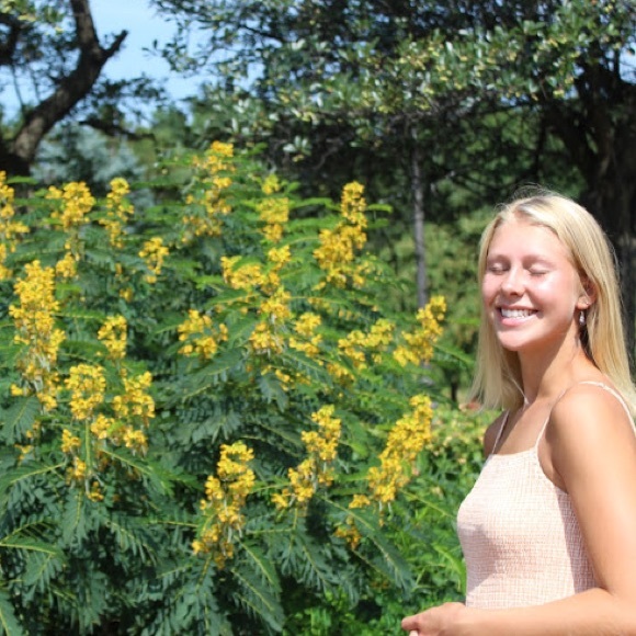 Profile Picture of Nicole Ryden (@nicoleryden) on Poshmark