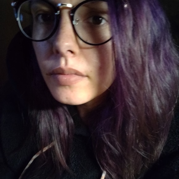 Profile Picture of Jes Wilson (@robotrippingg) on Poshmark