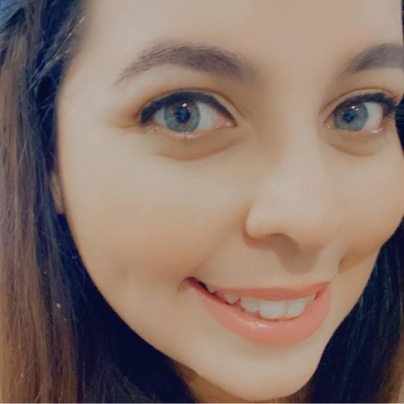 Profile Picture of Gladymar Torres (@gladymary27) on Poshmark