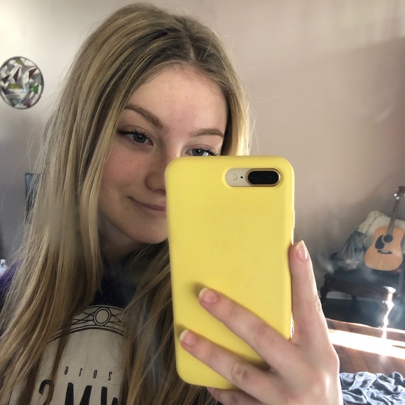 Profile Picture of Sammy Comar (@sammyleaa) on Poshmark