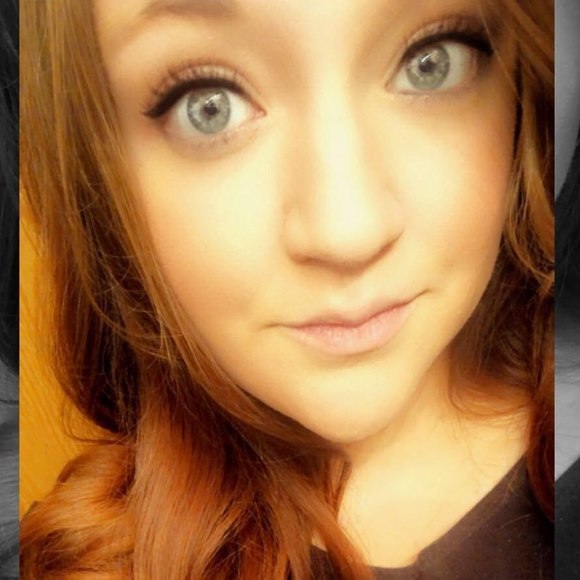 Profile Picture of Jacquelyn Weaver (@weavexoxo) on Poshmark