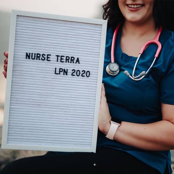 Profile Picture of Terra Rushing (@terra_rushing) on Poshmark