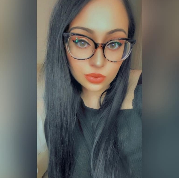 Profile Picture of Katie Piburn (@piburnk) on Poshmark