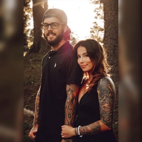 Profile Picture of April Rector (@white02dc5) on Poshmark