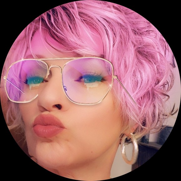 Profile Picture of Kandy Futch (@kandylcouture) on Poshmark
