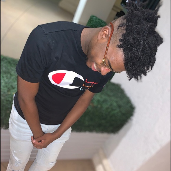 Profile Picture of Derrick Kittrell (@lionnhearted) on Poshmark