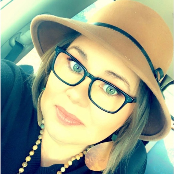 Profile Picture of Jennifer Irion (@wyoirion) on Poshmark