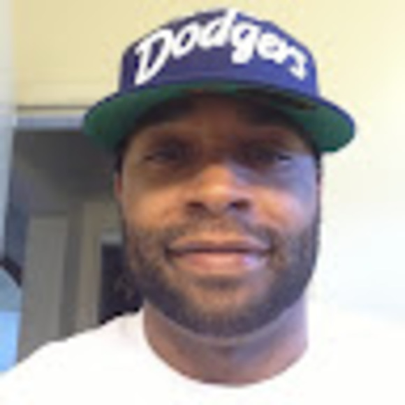 Profile Picture of Damon Durity (@d_durity) on Poshmark