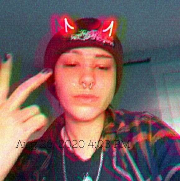 Profile Picture of Adian Daine (@adiandaine913) on Poshmark