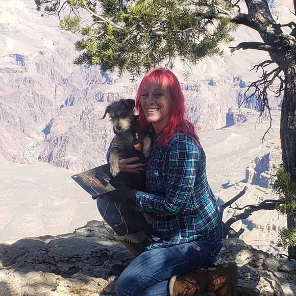 Profile Picture of Aimee Porch-grimmer (@aimgrimmer) on Poshmark