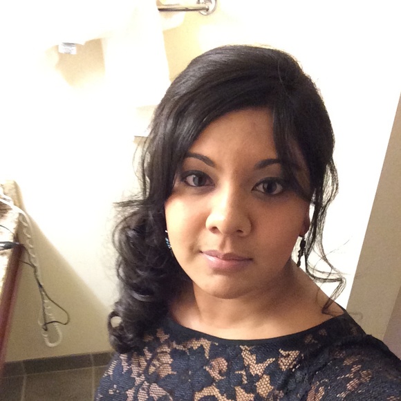 Profile Picture of Amina Ahmed (@min2a) on Poshmark
