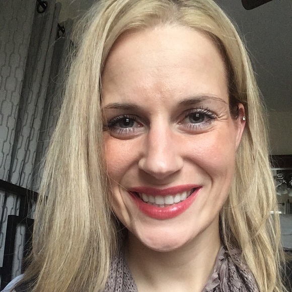 Profile Picture of Julie Harbort (@joules017) on Poshmark