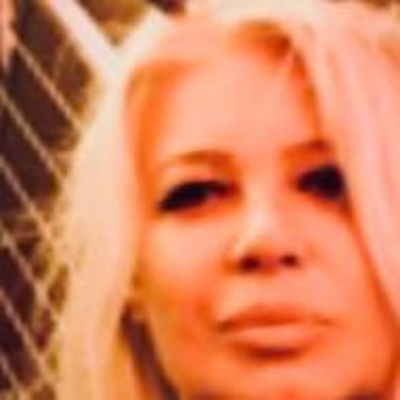 Sim Mitolo - Poshmark Profile Picture of Sim Mitolo (@simmitolo) on Poshmark