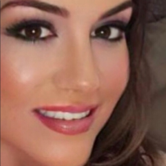 Profile Picture of Tandie Henes (@aztandie25) on Poshmark