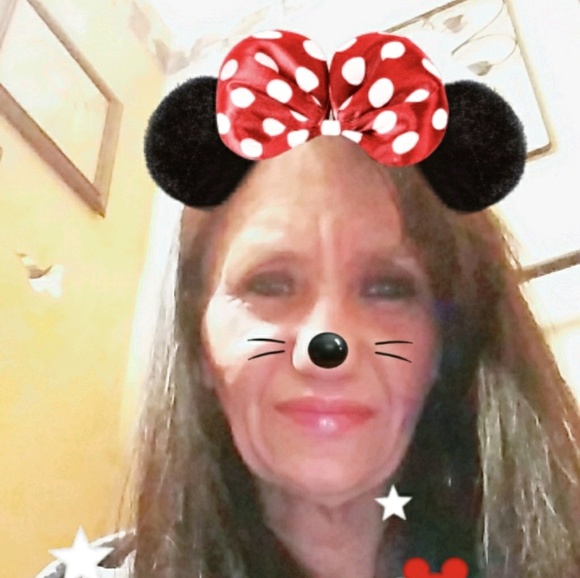 Profile Picture of Leeann Huffman (@leeannhuffman) on Poshmark