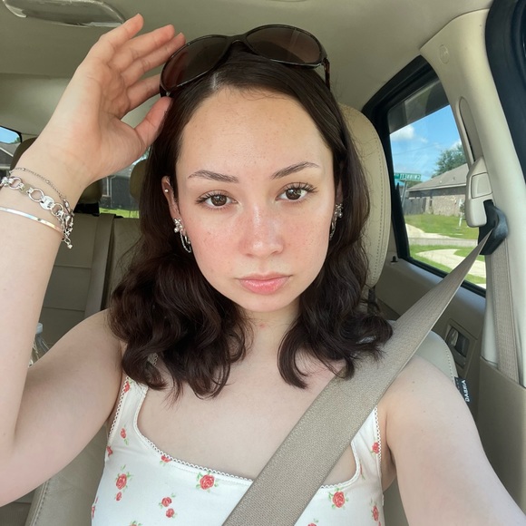 Profile Picture of Mckinsey Rodenbaugh (@mcknseyy) on Poshmark