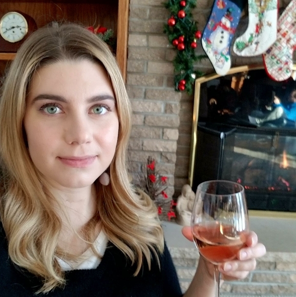 Profile Picture of Sara Bleckinger (@spat418) on Poshmark