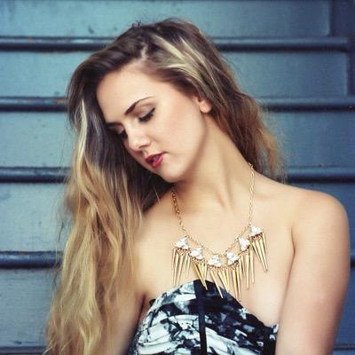 Profile Picture of Kelly Ann Lemons (@xoxolemons1211) on Twitter