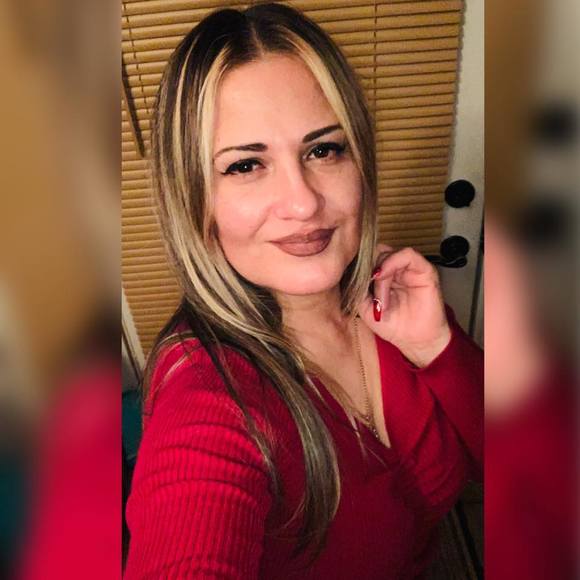 Profile Picture of Jeanette Guilloty (@j_guilloty) on Poshmark