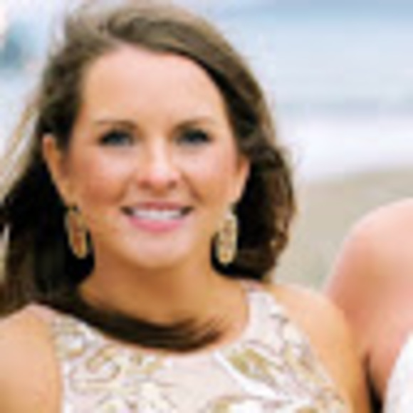 Profile Picture of Alexis Arterburn (@alexisarterb480) on Poshmark