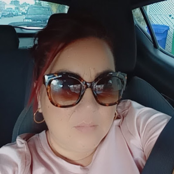 Profile Picture of Geysa Coca (@geysacoca83) on Poshmark