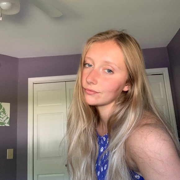 Profile Picture of Sarah Sieminski (@sarahsieminski) on Poshmark