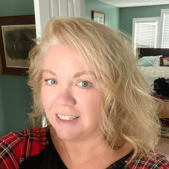 Profile Picture of Tracy Tompkins (@ttompkins73) on Poshmark