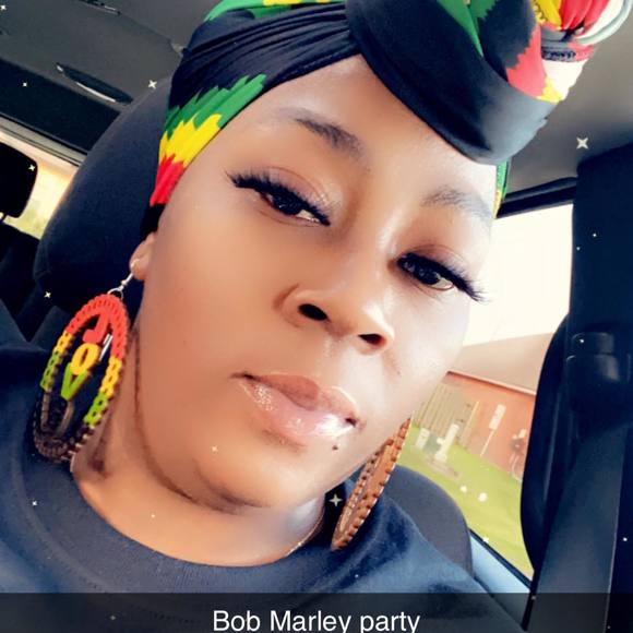 Profile Picture of Lakema Dunbar (@mskema4) on Poshmark