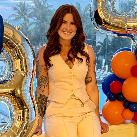 Profile Picture of Simone Key (@seamonkey1708) on Poshmark