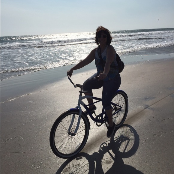 Profile Picture of Diane Benjamin (@oneinamillion11) on Poshmark