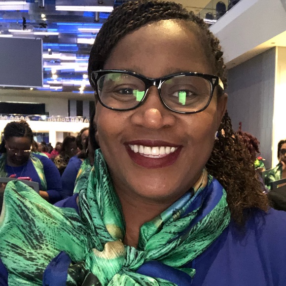 Romella Jones - Poshmark Profile Picture of Romella Jones (@dazzled95) on Poshmark