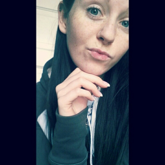 Profile Picture of Cassidy Booth (@crbooth) on Poshmark