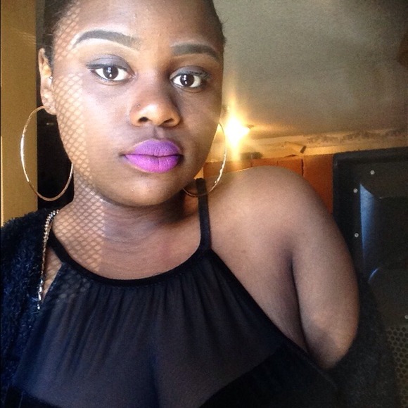 Profile Picture of Amber Wilder (@amberjoii) on Poshmark