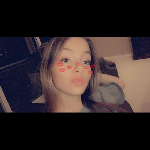 Profile Picture of Allison Pearson (@a_pearson17) on Poshmark