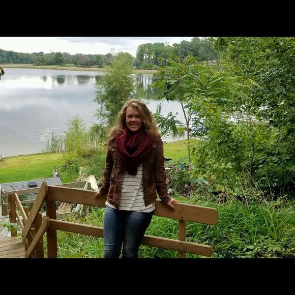 Profile Picture of Allison Hauck (@alliooops05) on Poshmark