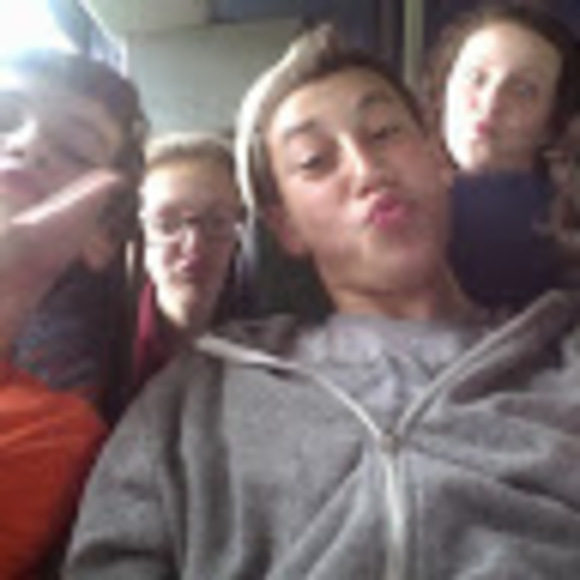 Profile Picture of Simon Gordon (@simogordon7) on Poshmark