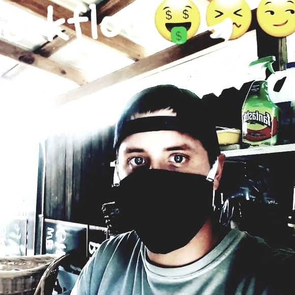 Profile Picture of Thomas Souter (@thsouter6) on Poshmark