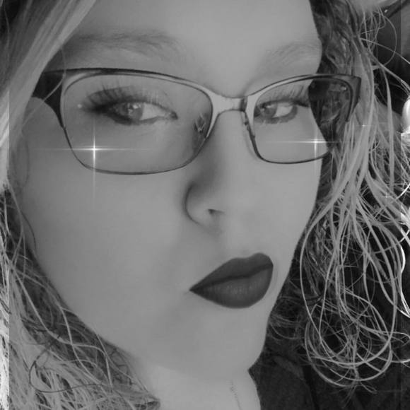 Profile Picture of Crystal Matthew (@free2talk32001) on Poshmark