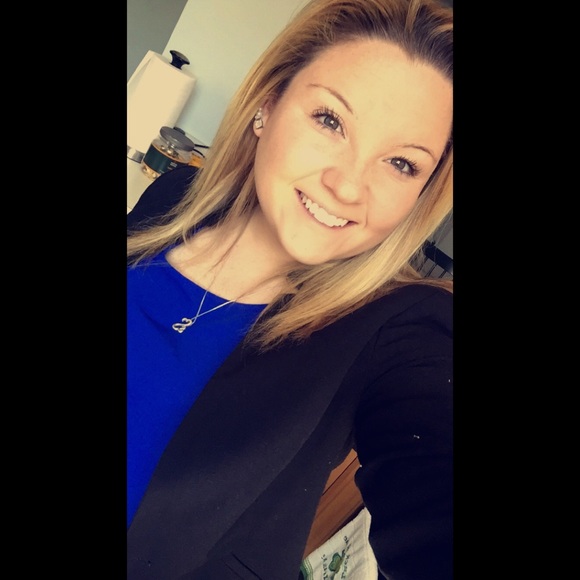 Profile Picture of Christine Bixby (@christinebixby1) on Poshmark