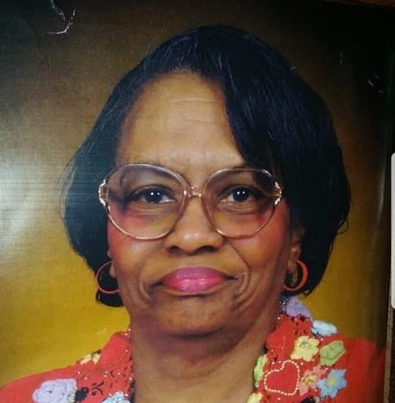 Dina Threatts-franklin - Poshmark Profile Picture of Dina Threatts-franklin (@ladyinred656) on Poshmark