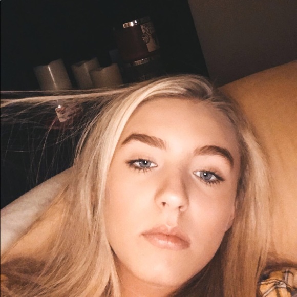 Profile Picture of Makenzie Luckadoo (@makenzierae665) on Poshmark