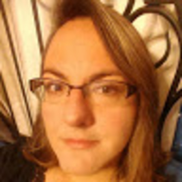 Profile Picture of Heather Swinarski (@hswinarski) on Poshmark