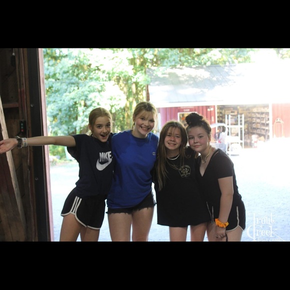 Profile Picture of Eva Battistoni (@evabattiston) on Poshmark