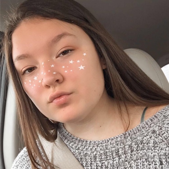 Profile Picture of Lexi Hirayama (@hirayama31) on Poshmark