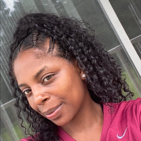 Profile Picture of Brianna Knott (@brianna_knott) on Poshmark