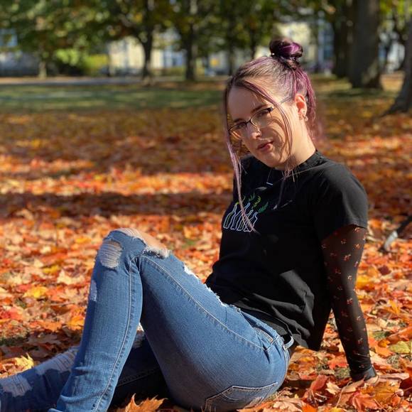 Profile Picture of Katy Molisani (@katy_m) on Poshmark