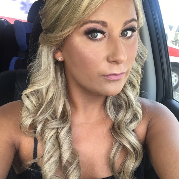 Profile Picture of Krista Wright (@wrightk19) on Poshmark