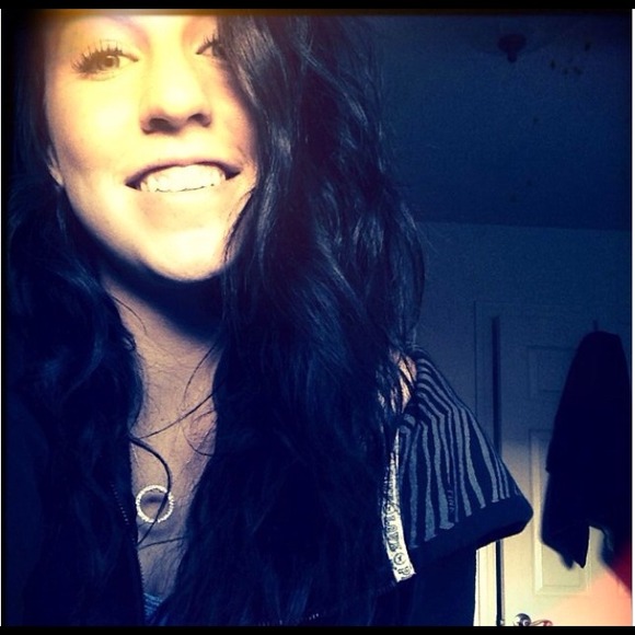 Lacey Longoni - Poshmark Profile Picture of Lacey Longoni (@lacey_longoni) on Poshmark