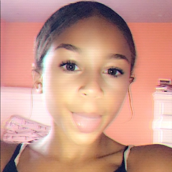 Profile Picture of Ava Marotta (@avam00123) on Poshmark